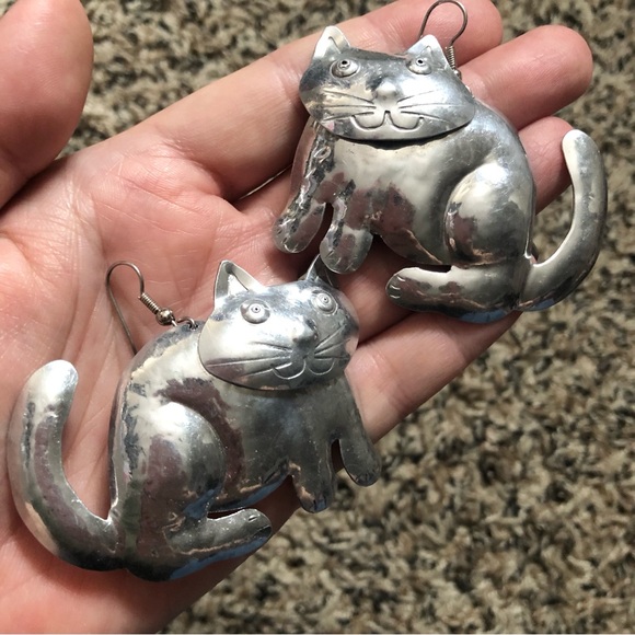 Large vintage silvertone smiling cat dangle earrings cat lady lightweight - Picture 3 of 11